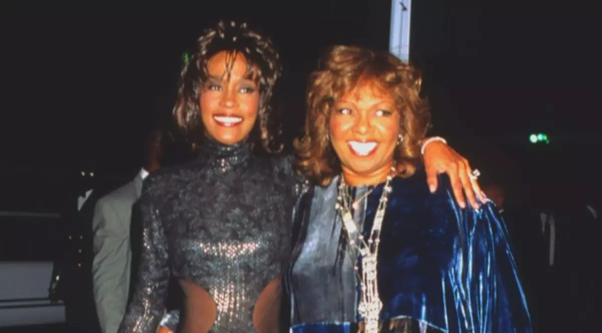 Spiritul lui Whitney Houston a vizitat-o pe mama solistei! Citeşte povestea cutremurătoare a femeii!