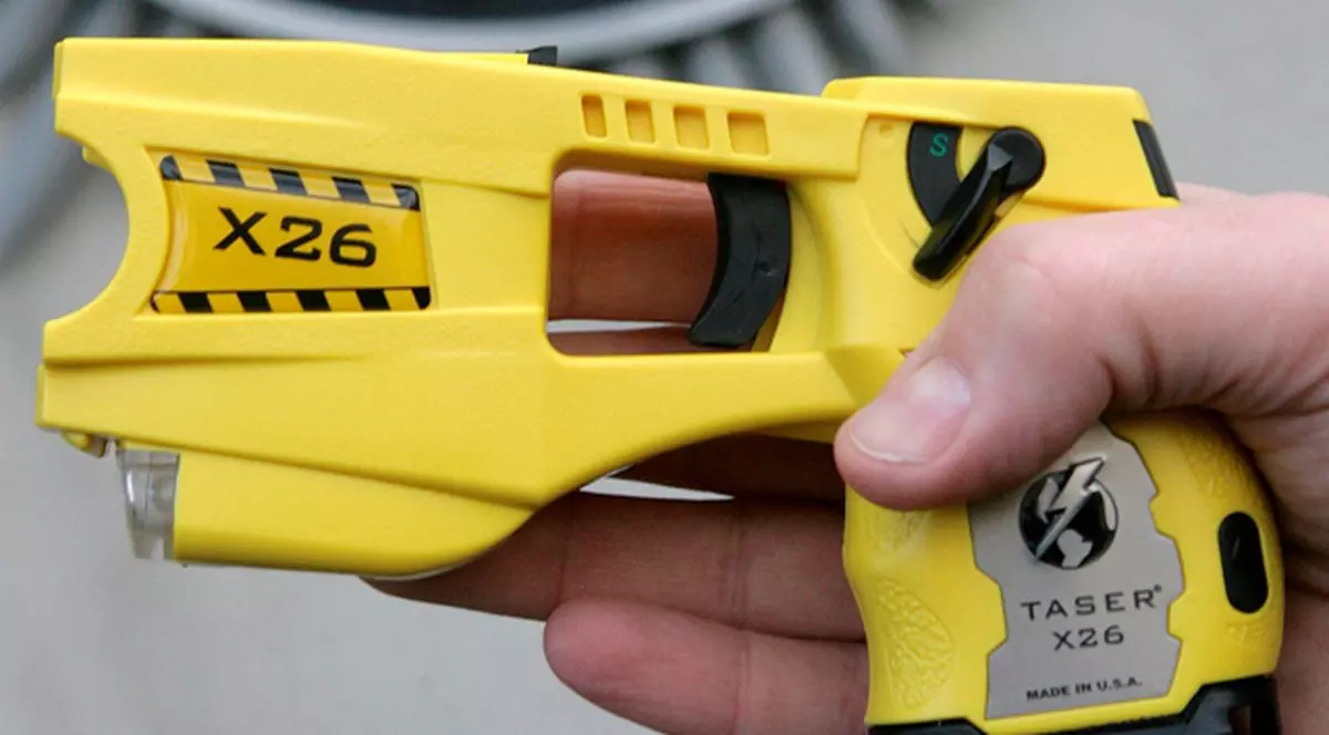 Femeie de 95 de ani, cu demență, imobilizată cu electroșocuri de poliția australiană