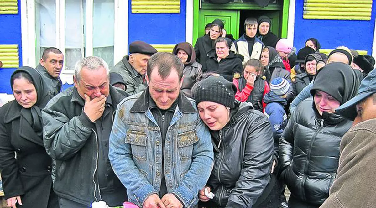 Şi-a plâns frăţiorul ucis de câini