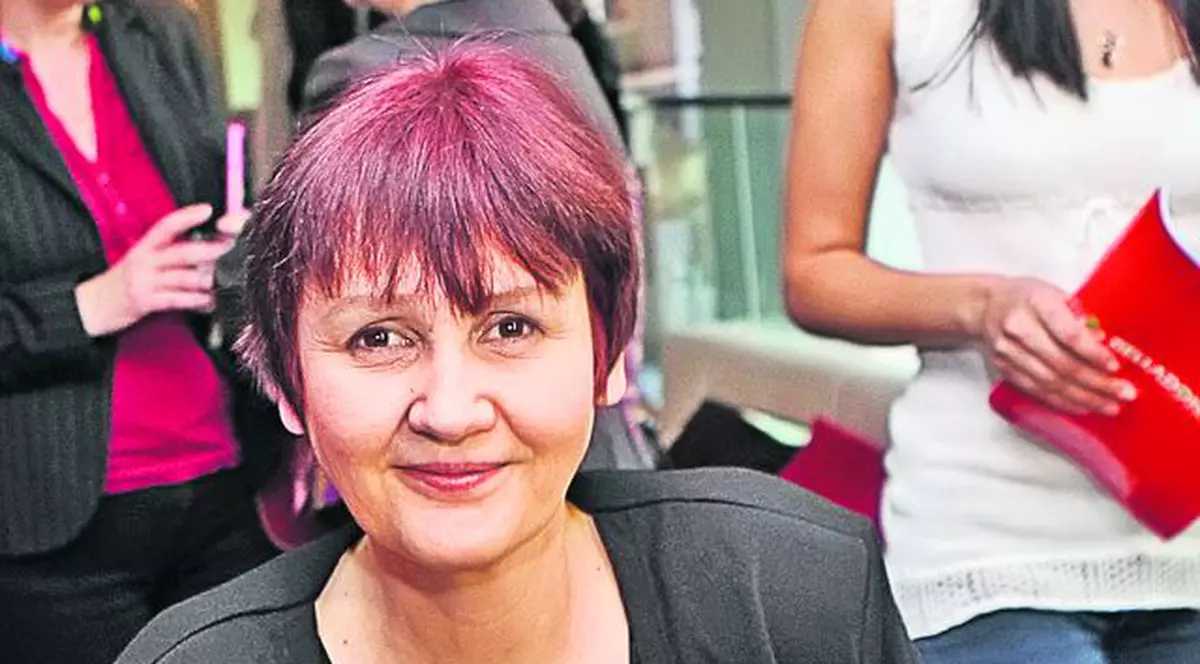 Pornind de la experienţa personală, Eleonora Pokola a scris «o carte-ghid» pentru femeile abuzate