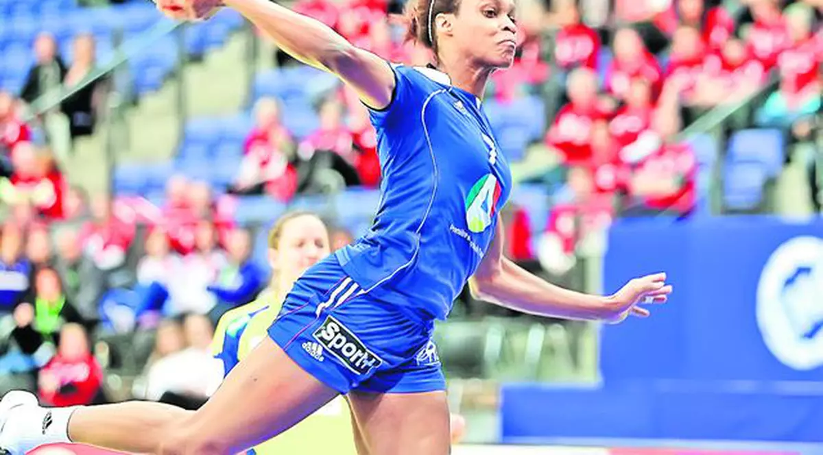 Allison Pineau, franţuzoaica transferată de Oltchim, nu e mulţumită de felul ÎN CARE arată
