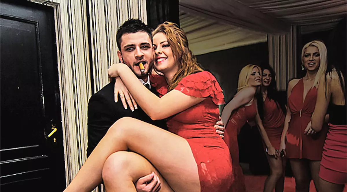 Sorin din telenovela ”Iubiri Secrete” (Prima Tv), party cu 24 domnişoare de ziua sa