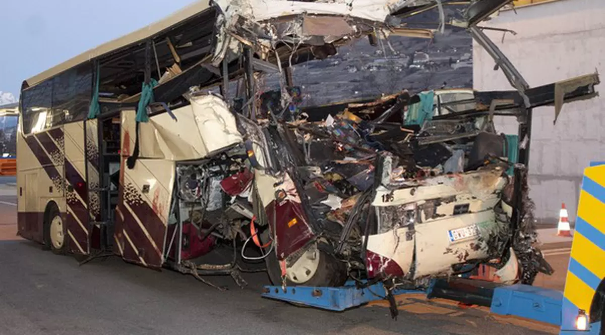 ZI DE DOLIU ÎN BELGIA! Toată ţara îi plânge pe cei 22 de copii morţi în accidentul din Elveţia! Imagini impresionante