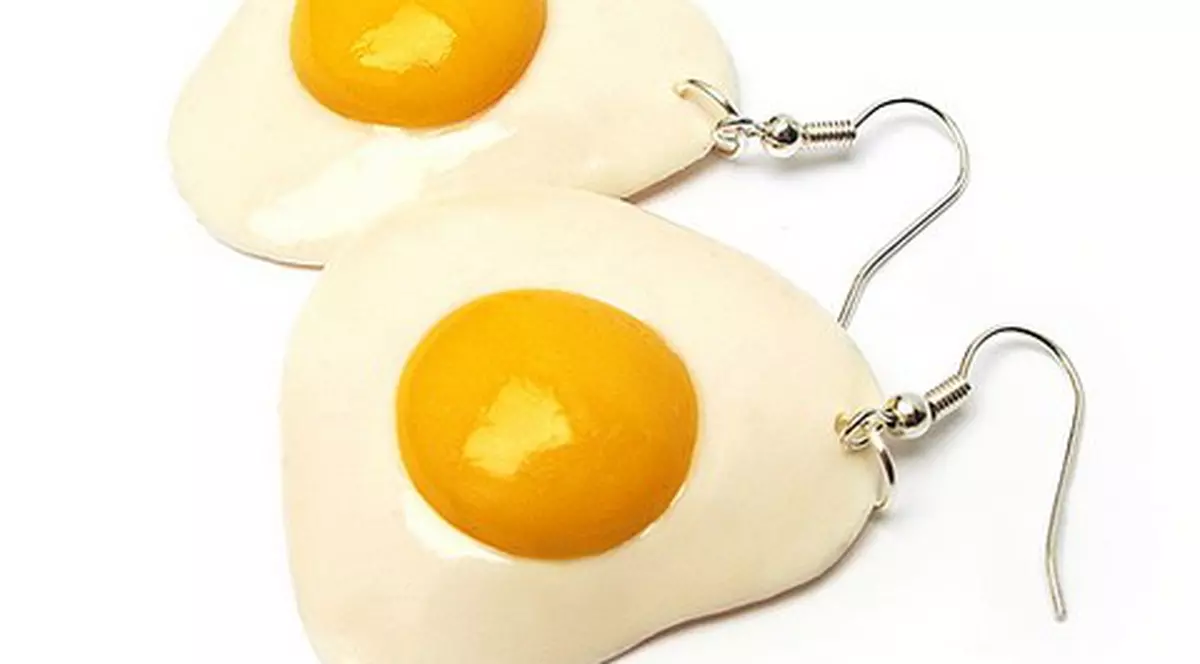 Poartă "alimente" în urechi pentru a-ţi înveseli ţinuta | FOTO