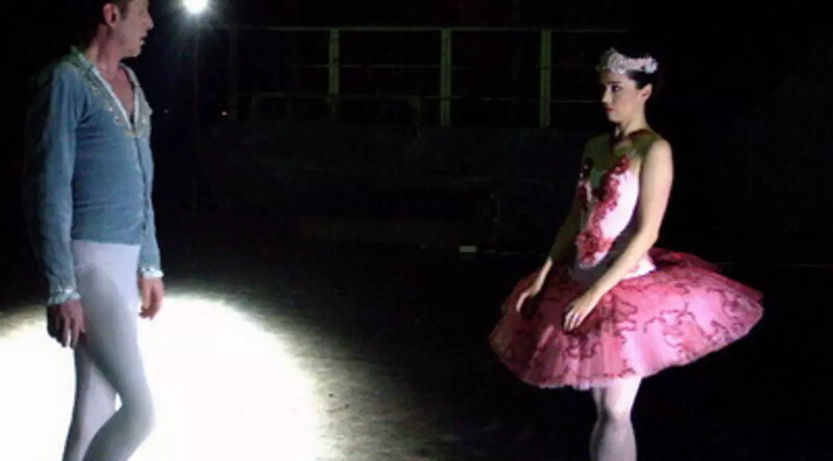 Mircea Solcanu, pe poante şi în colanţi! Imagini inedite cu prezentatorul în ipostază de balerin! FOTO