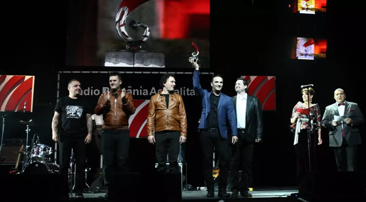 Directia 5 a obţinut trofeul “Artistul anului 2011″ la Premiile Muzicale Radio România Actualităţi