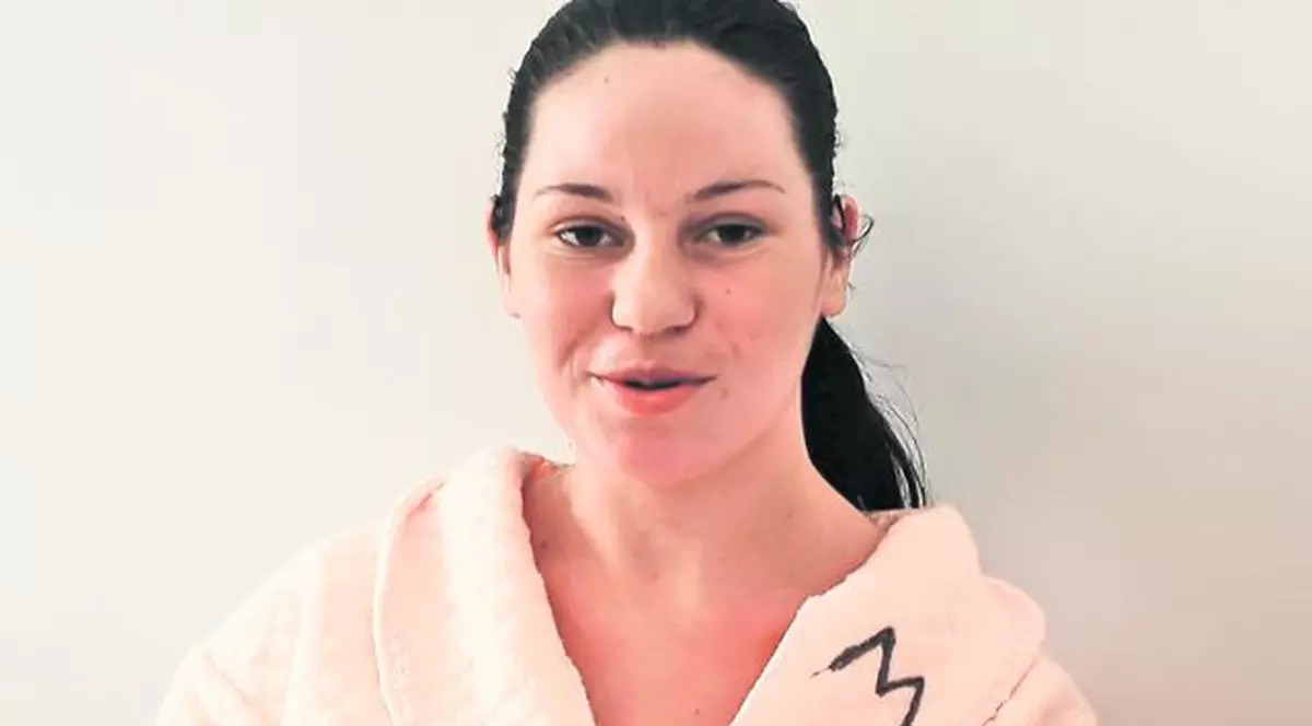 Pentru că o mamă nu şi-a permis să plătească 50 de lei pe zi, după ce a născut trei fetiţe, a fost alungată din spital!