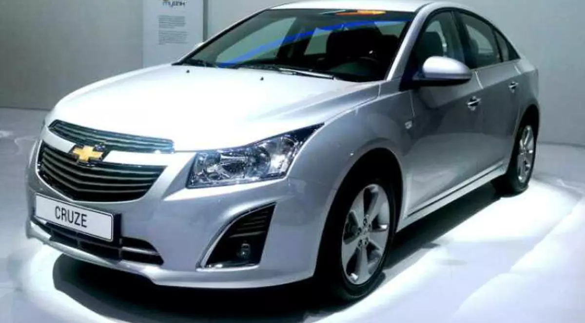 Uite cum arată nou Cruze facelift prezentat de General Motors la Geneva