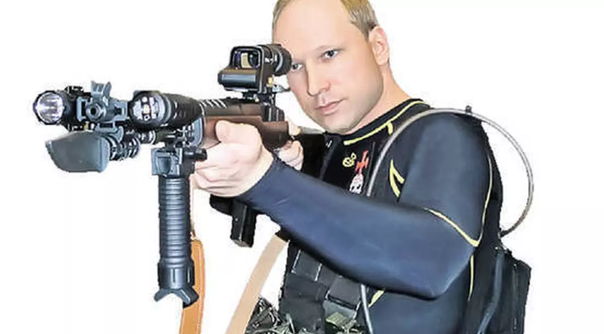 Tatăl criminalului din Norvegia, Anders Breivik, audiat de poliţişti 