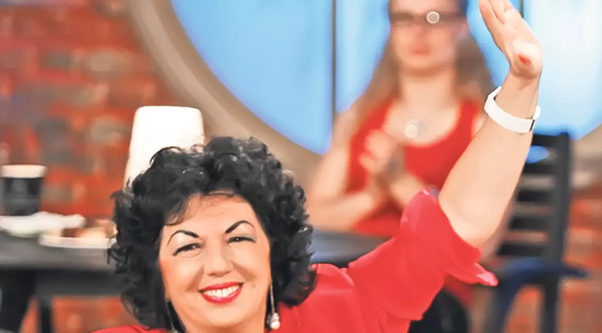 Carmen Harra, mai prezici multe tâmpenii?!