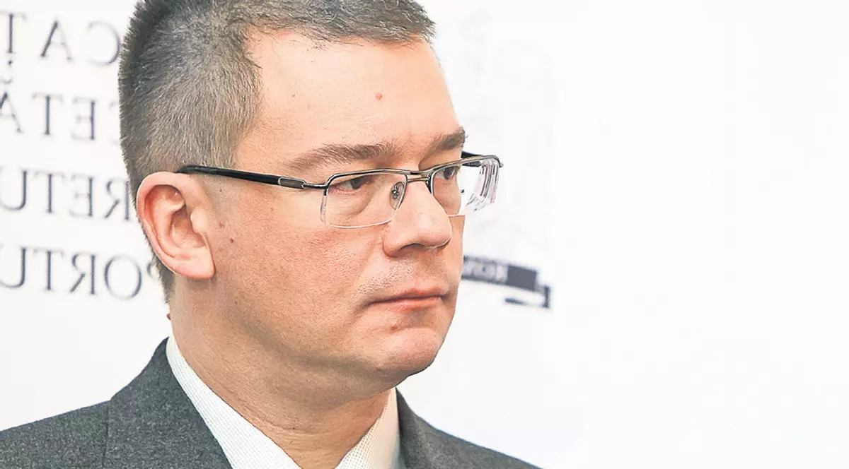 Premierul Mihai Ungureanu s-a supărat pe Boc, Oprea şi Hunor pentru că au vrut bani pentru primarii coaliţiei