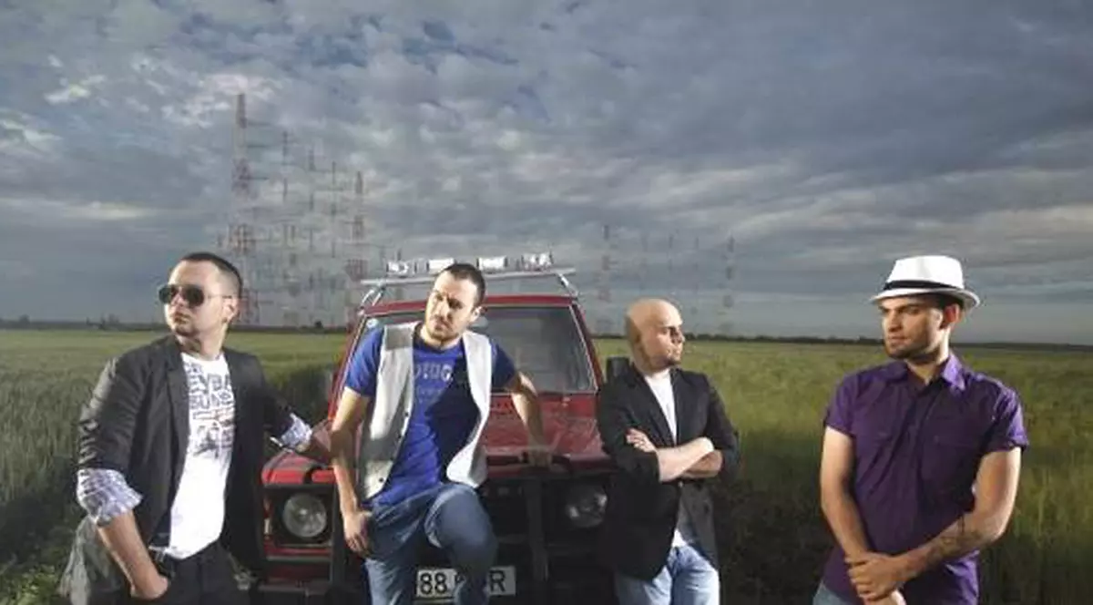 Trupa Zero continuă seria dedicaţiilor romantice - So Far Away | VIDEO