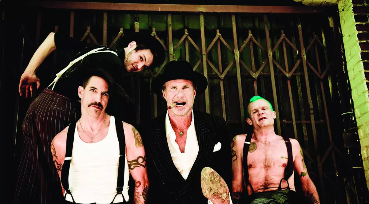Red Hot Chili Peppers  încep azi turneul ce va ajunge şi în România