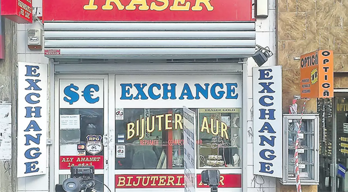 Doi falşi angajaţi ai Gărzii Financiare au "confiscat" 100.000 de euro