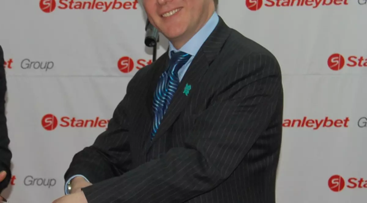 Ambasadorul Marii Britanii la Bucureşti are fete spadasine!