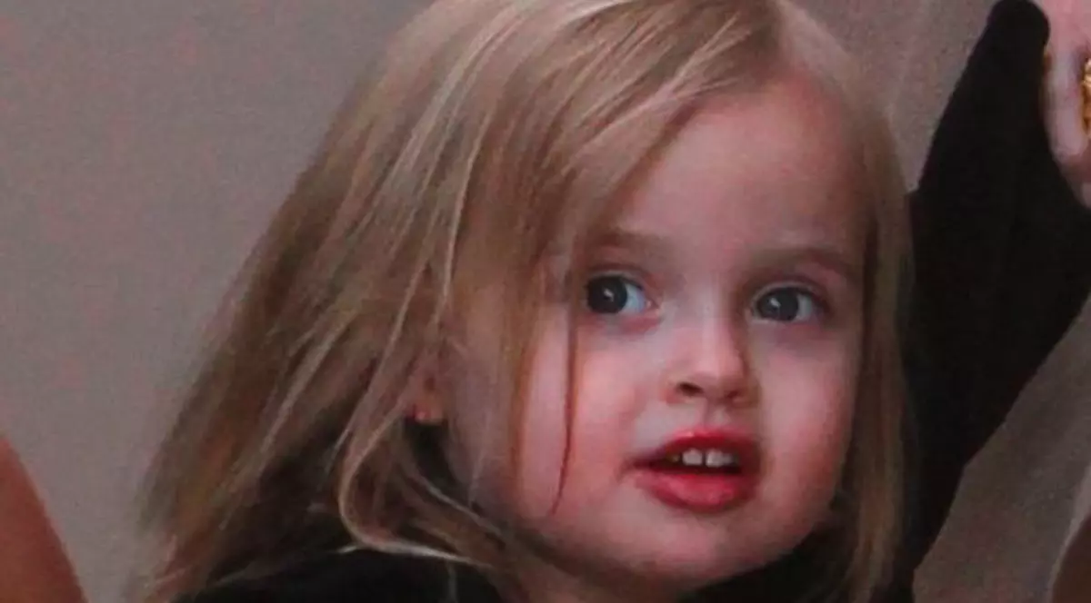 Angelina Jolie își machiază fetița de 3 ani și o scoate la plimbare | FOTO