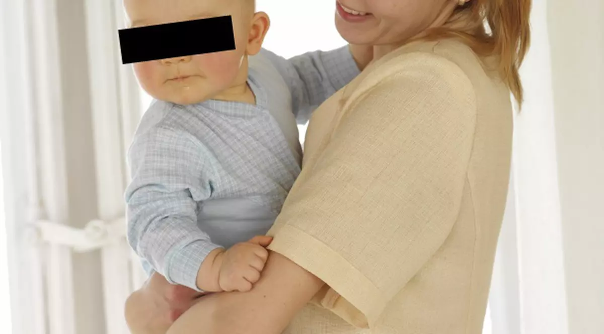 AŞA MAMĂ, NU! O vedetă şi-a aruncat copilul de la etaj, apoi s-a culcat la loc, liniştită