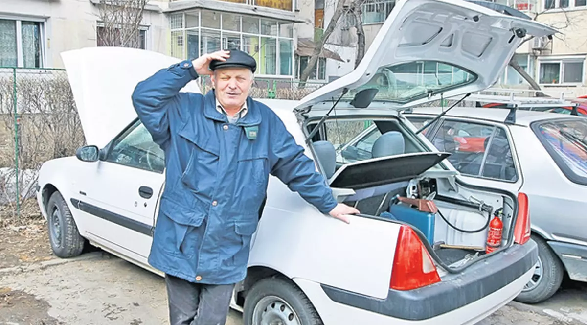 Preţul benzinei ne scumpeşte viaţa