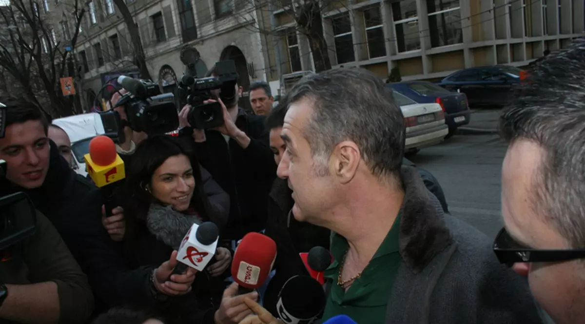 Gigi Becali, în vizită la spital la finul Borcea: "N-o să asculte el de medici, de la spital o să se ducă..."  