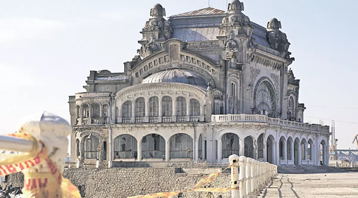 Ce dezastru a lăsat în urmă iarna! Uite cum arată faleza de la Cazinoul din Constanţa | FOTO