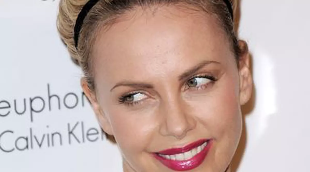 Charlize Theron a înfiat un copil