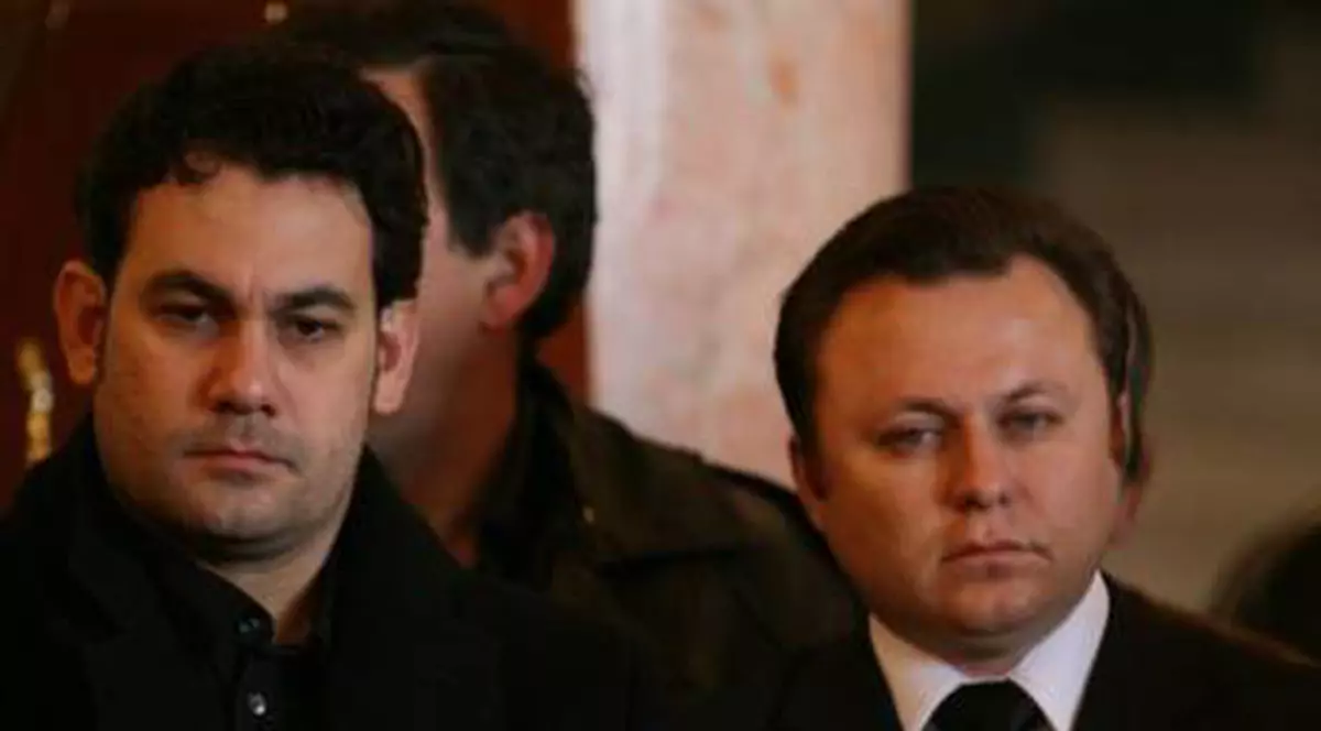 Fraţii Dolănescu vor împărţi o avere mai mică. Ei au pierdut o casă din moştenirea lăsată de tatăl lor!