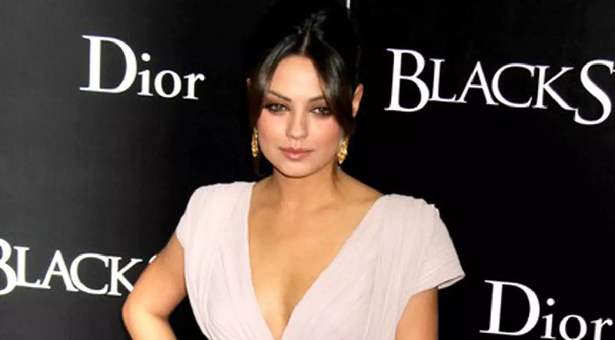 După ce slăbit 9 kilograme pentru un rol, Mila Kunis se plânge de probleme cu silueta. Nu exclude operaţiile estetice!