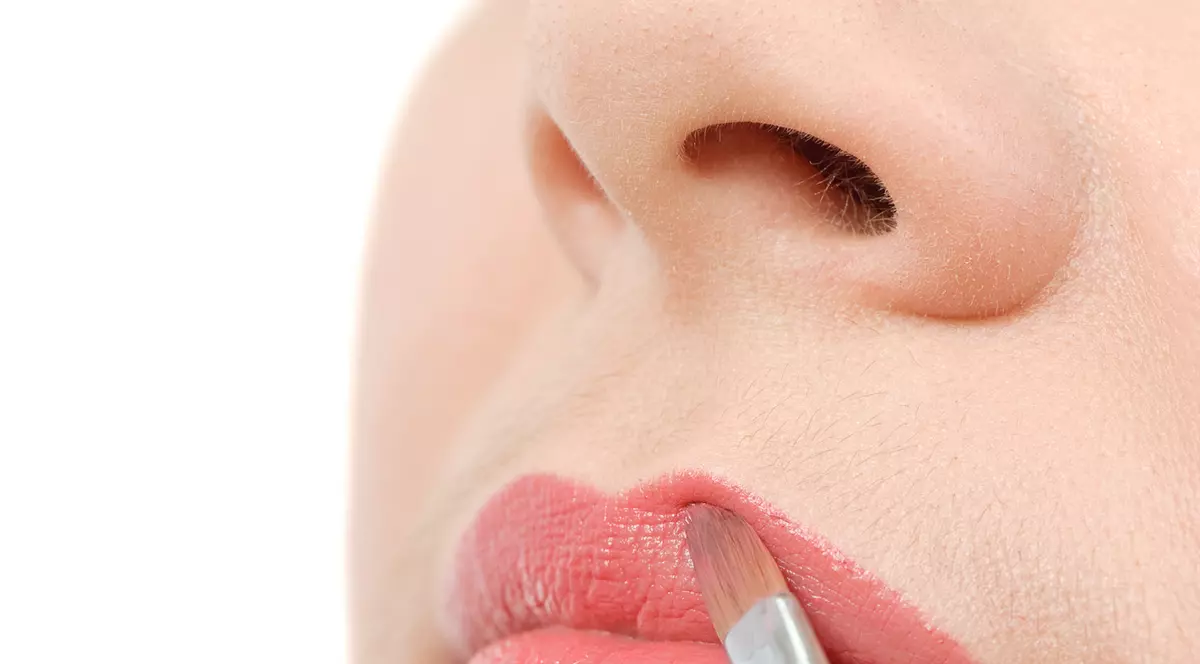 Uite cum îţi prepari acasă singură un lipstick hidratant