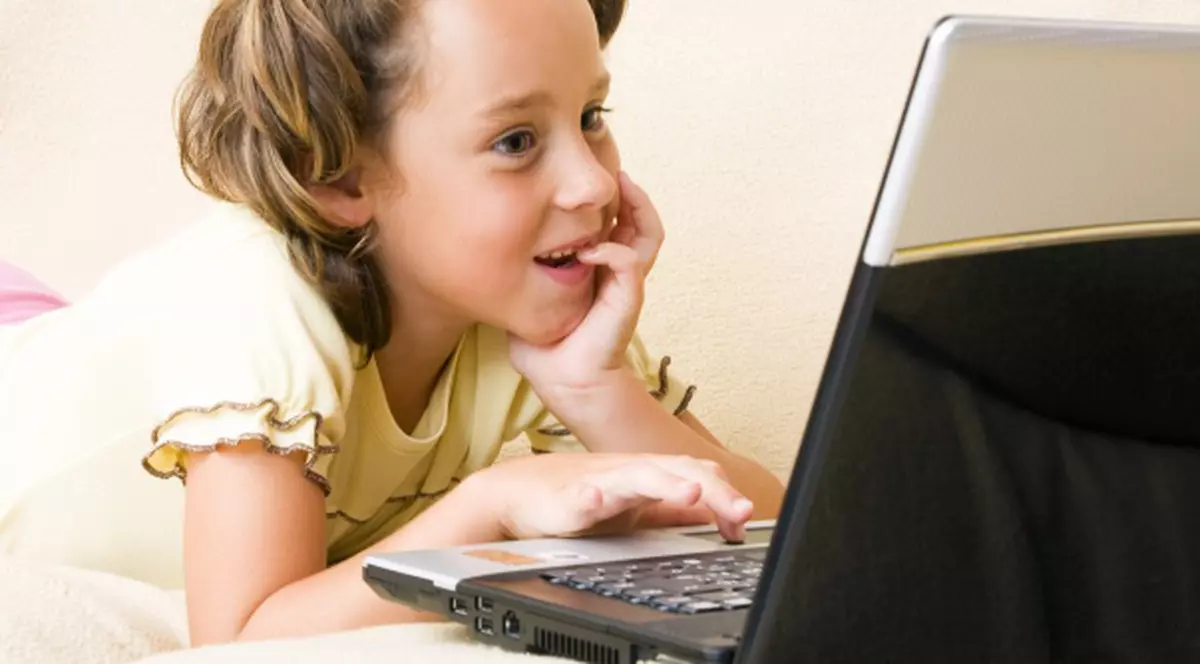 Pedofilii agaţă copii pe internet în timp record! Vei rămâne şocat!