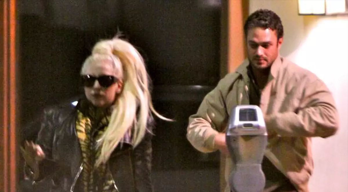 Familia iubitului lui Lady Gaga, "topită" după cântăreaţă: "Toţi o adorăm"