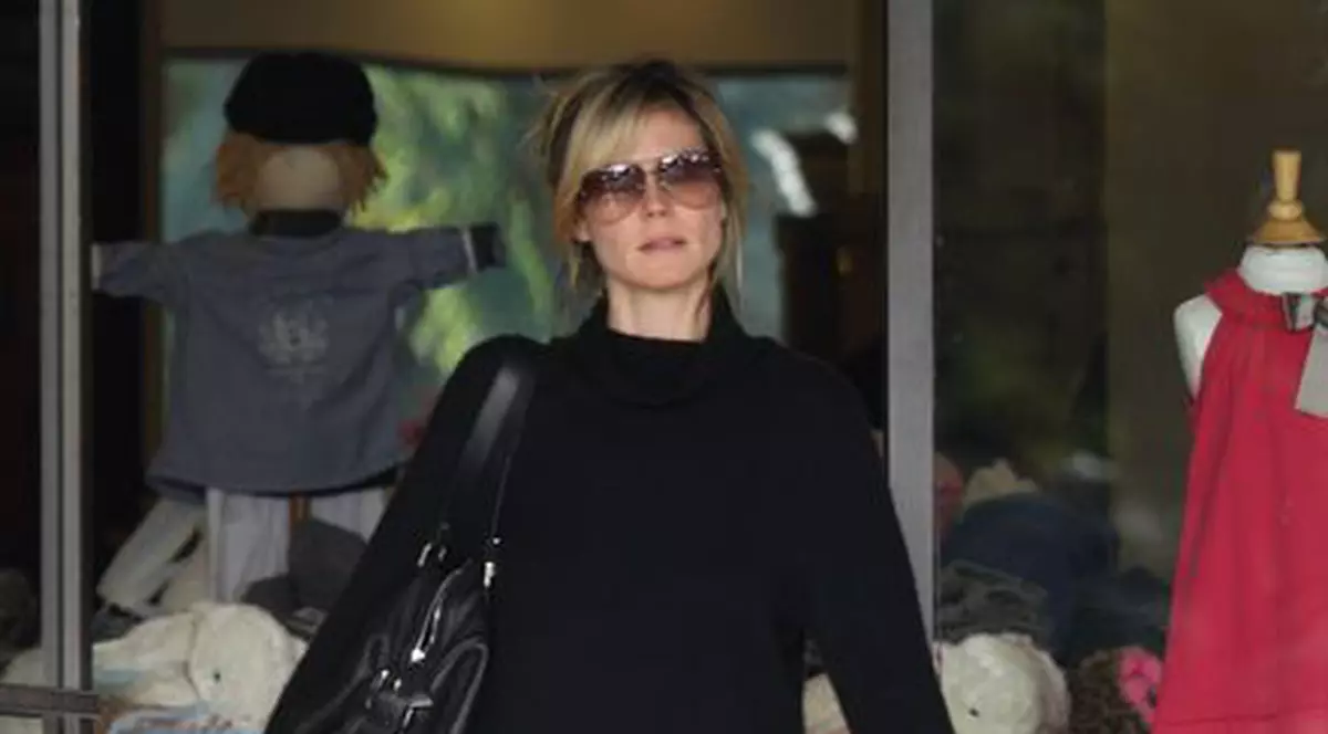 Devastată de divorț! Dacă ai vedea-o pe stradă, te-ai gândi că este unul dintre cele mai apreciate modele din lume? | FOTO