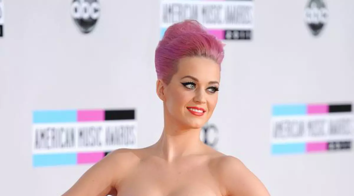 Katy Perry a primit două milioane de dolari pentru o carte despre căsnicia și divorțul de Russell Brand