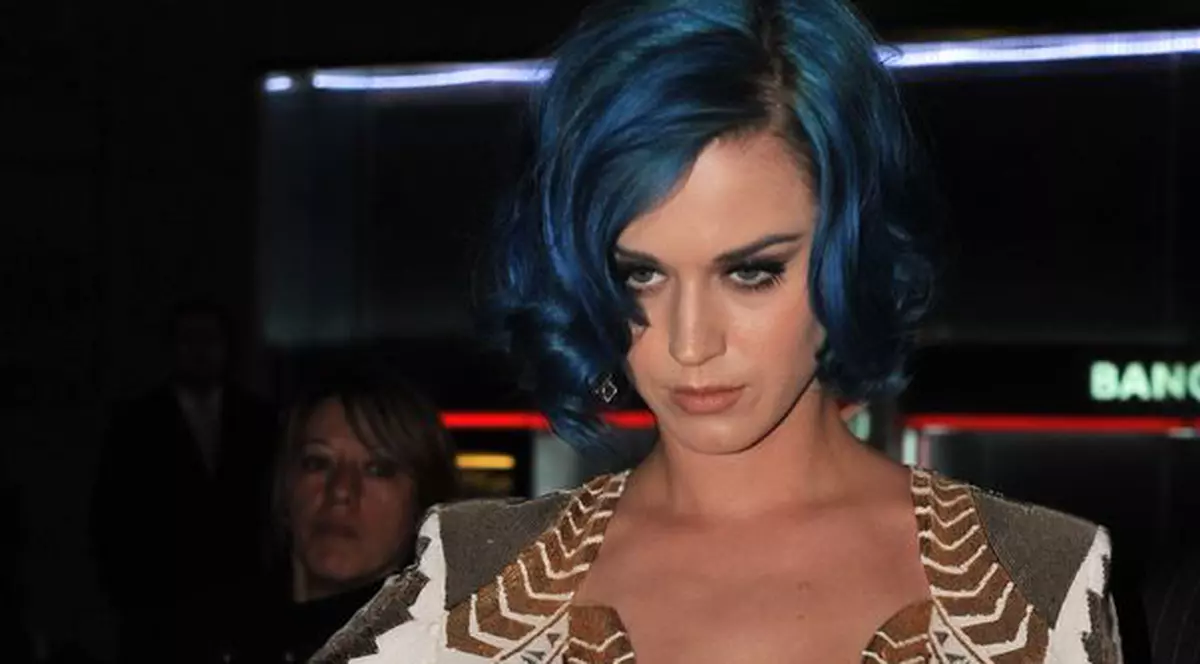 Katy Perry a luat-o razna? Încearcă să le convingă pe viitoarele mirese să nu se mărite