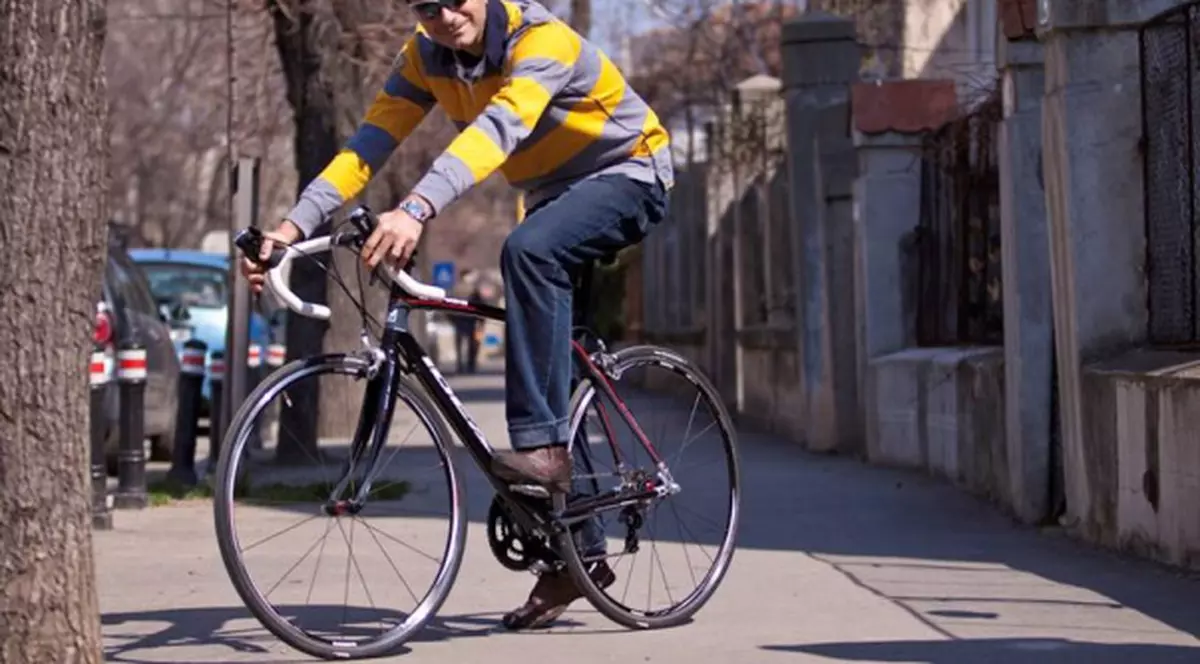 Lucian Mîndruţă pleacă la mare cu bicicleta