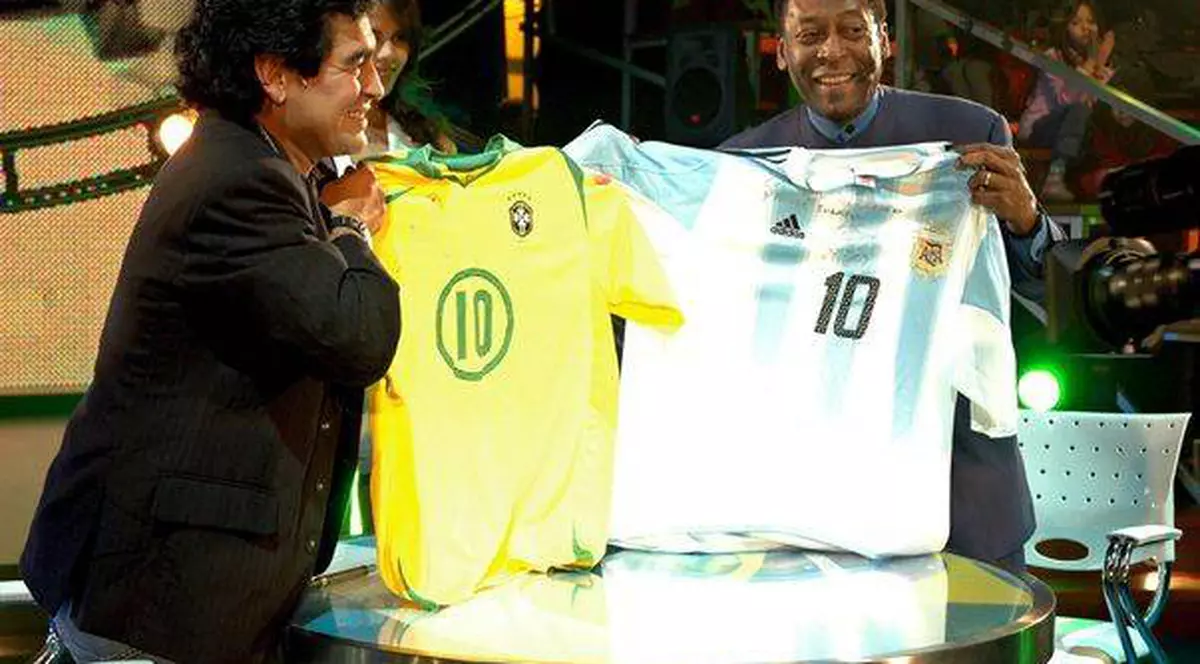 Maradona: ”Pele, Beethovenul fotbalului? Poate a mâncat ceva stricat, să schimbe pastilele”