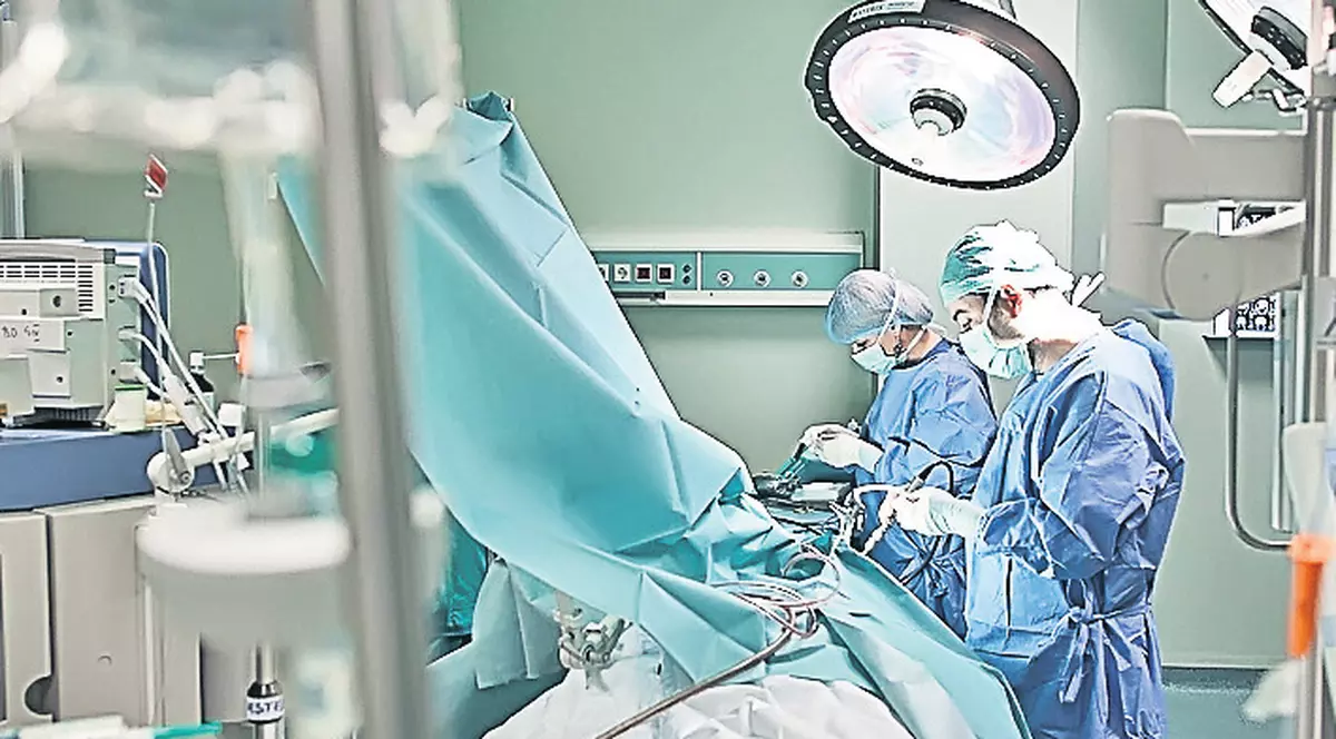 Premieră medicală în România: un bebeluş a fost operat în burta mamei