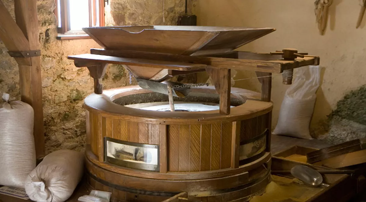 Un sucevean a golit moara din sat