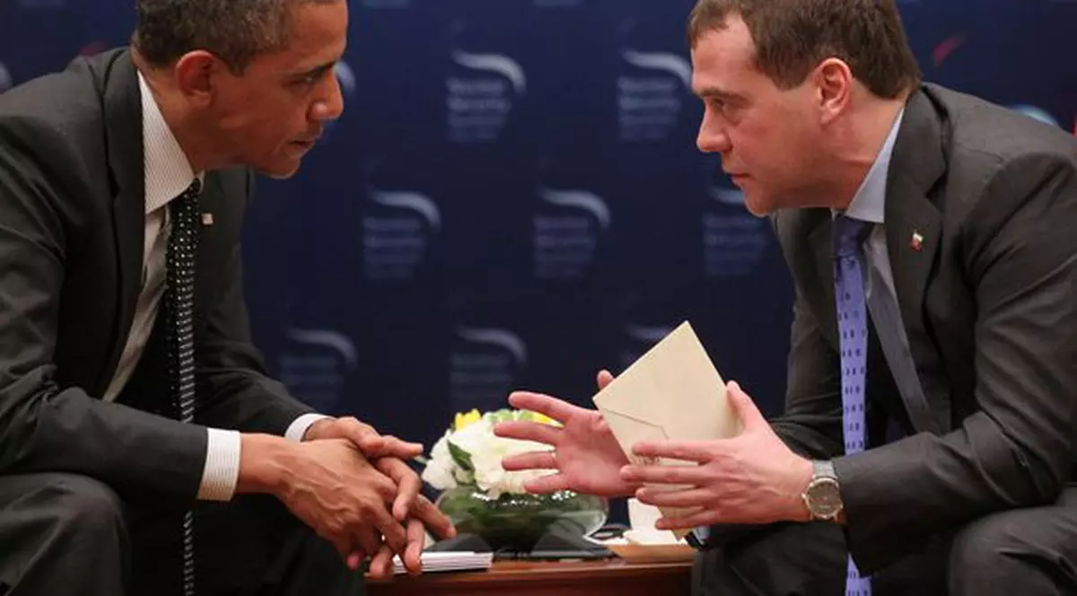 Obama a făcut o gafă de proporţii la Seul. Vezi cum a negociat cu Medvedev scutul antirachetă când nu ştia că este ascultat! | VIDEO