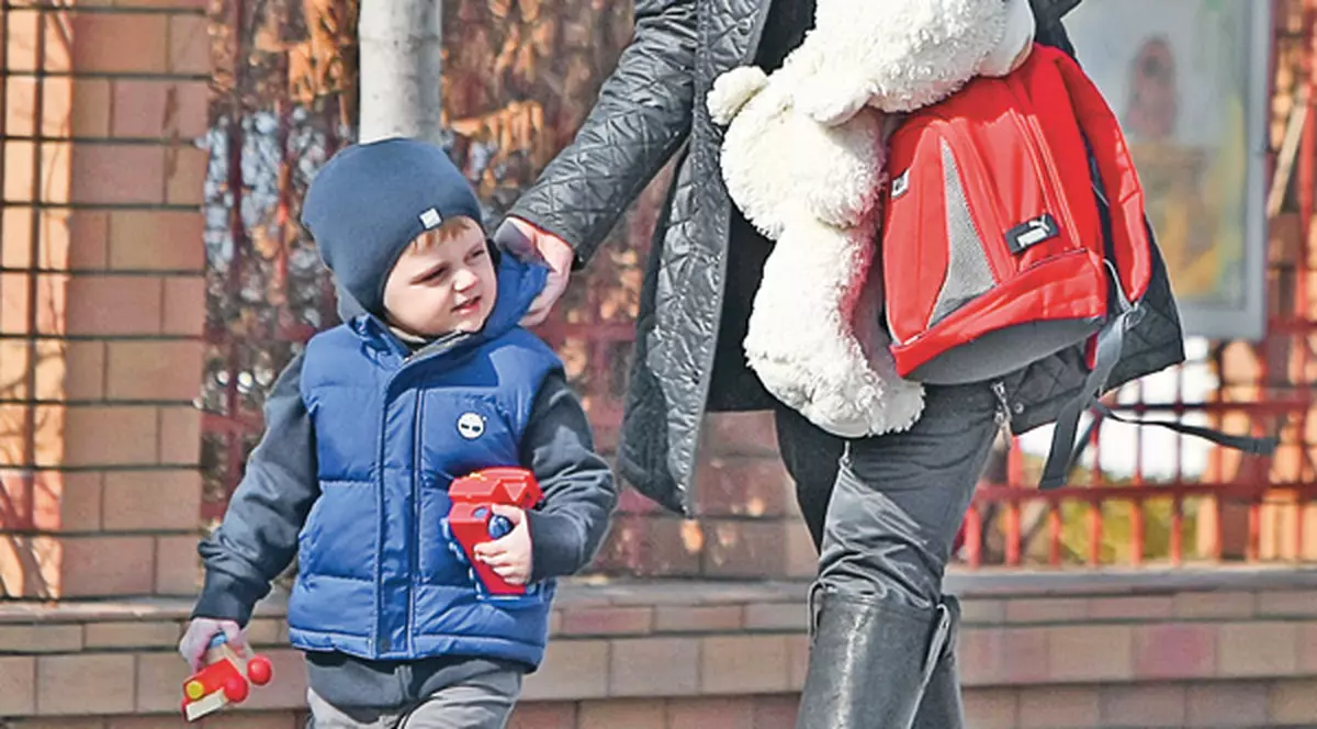 Iată «comorile» lui Petre Roman! Cât de frumos e Petrus! | FOTO