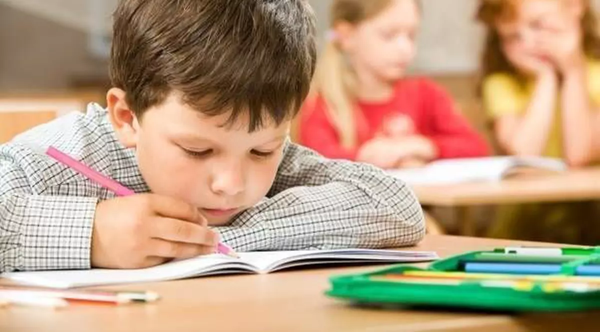 Eşti curios ce vor învăţa copiii la ”clasa zero”? Ministerul Educaţiei a început să scoată secretele din ”pălărie”