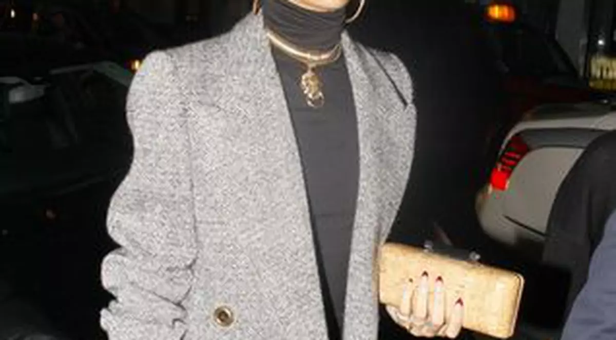 Rihanna a dat 15.000 de dolari pentru a-şi face părul