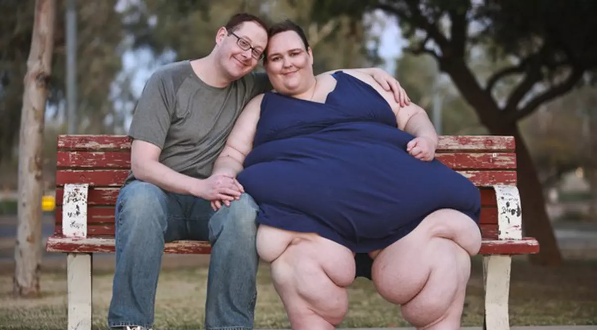 Ai vrea o iubită aşa? Cineva s-a îndrăgostit de ea şi o ajută să se îngraşe! | FOTO