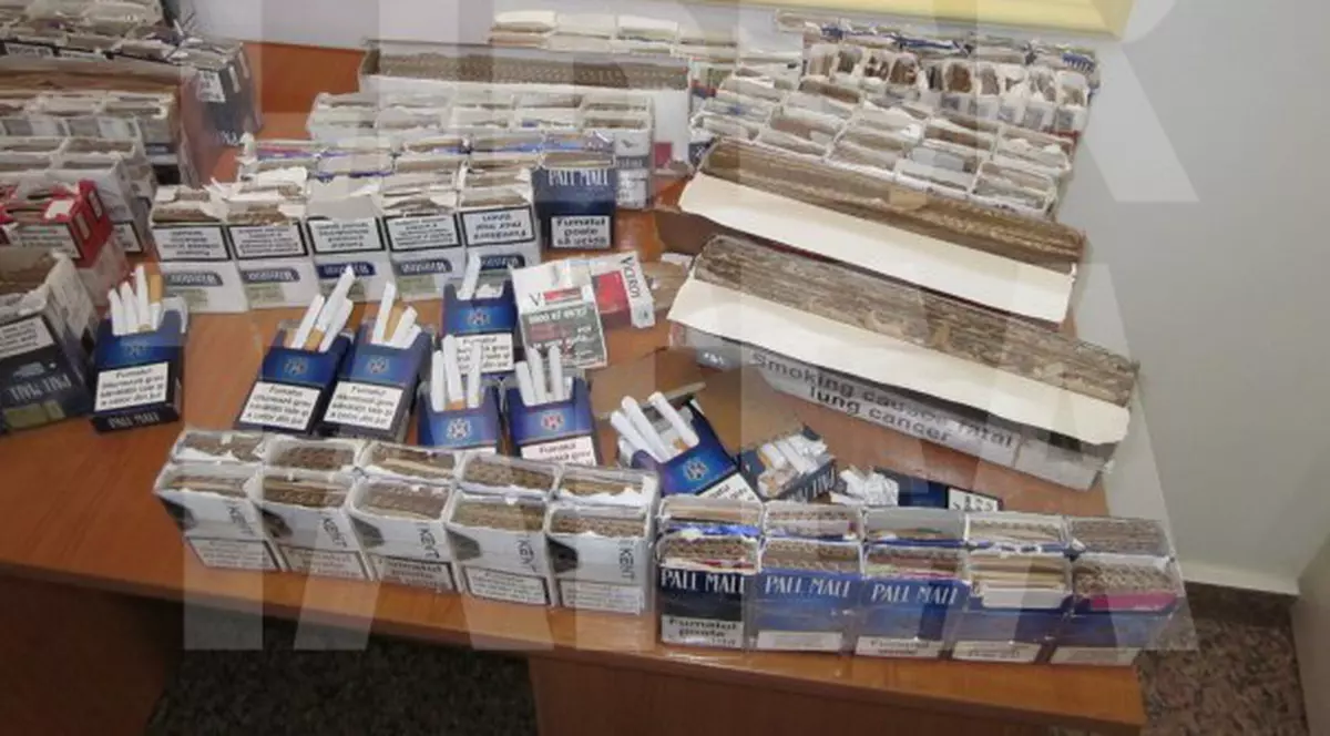 Ascundeau ţigările în bagajele personale ale şoferilor