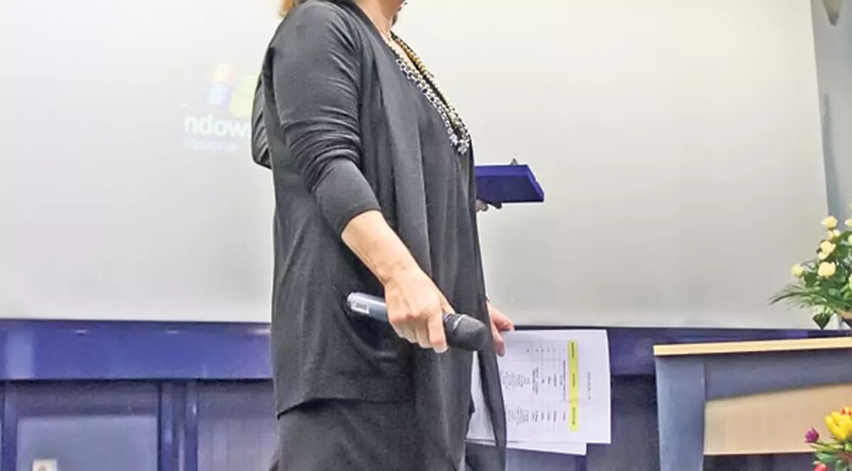 Specialiștii o avertizează pe antrenoarea Mariana Bitang: doamnă, tocurile astea sunt un pericol!