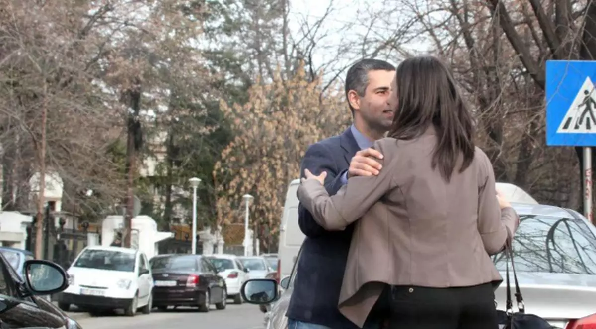 Truică, cine-i bruneta cu care te pupi?