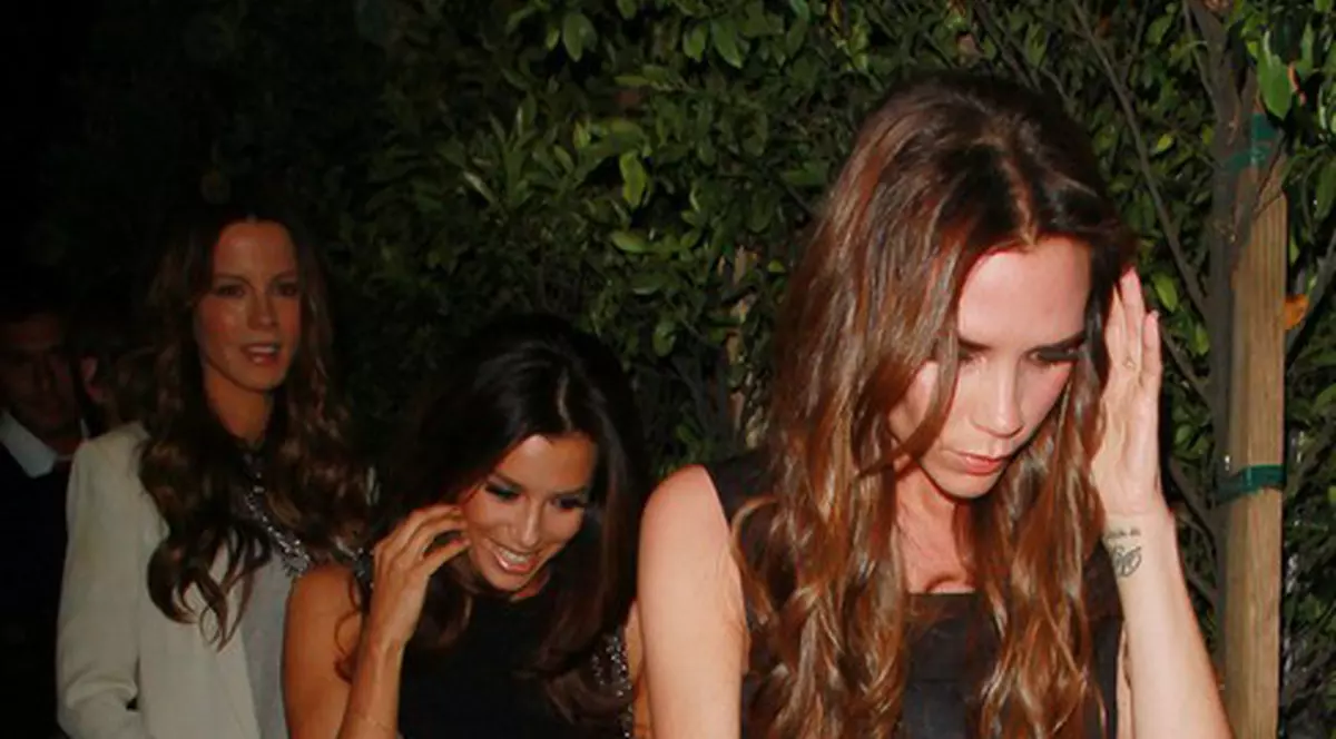 Victoria Beckham, cea mai tristă femeie din lume. De ce nu zâmbește niciodată? FOTO