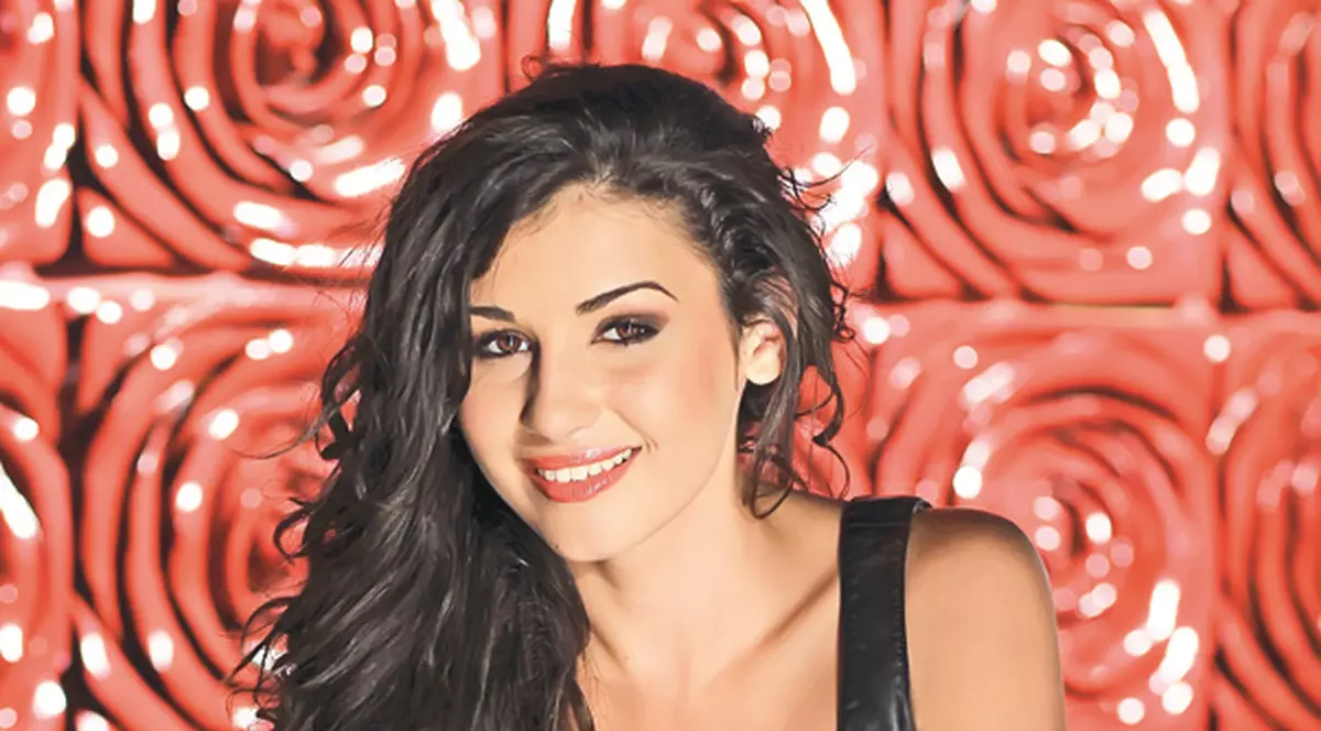 Alina Eremia, din serialul «Pariu cu viaţa», e curtată «la greu»