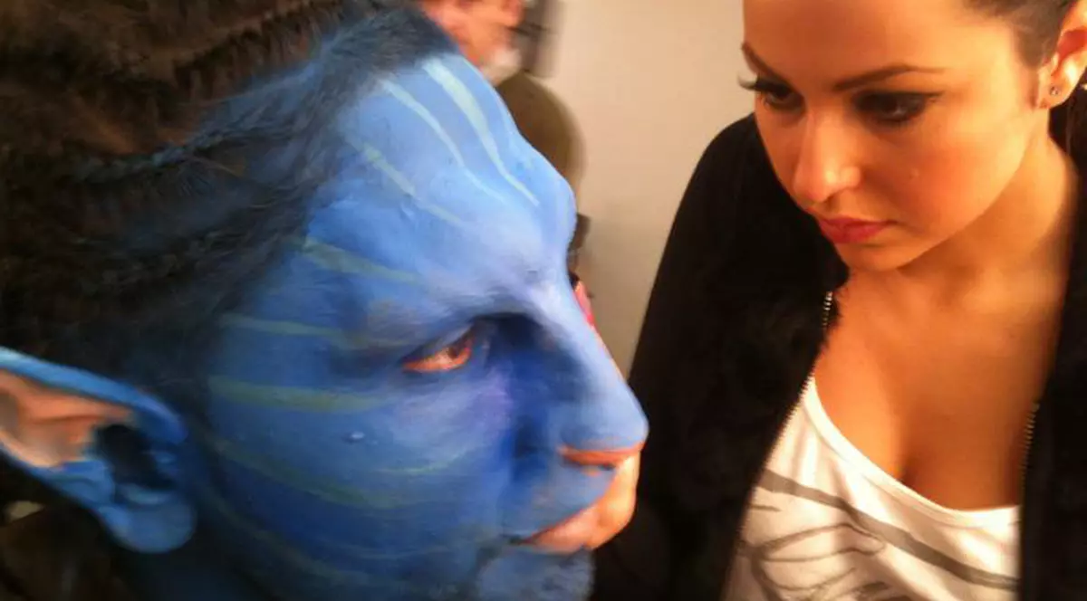 Uite ce fată frumoasă face machiajul ăsta horror! Andreea Rădulescu s-a şcolit la Hollywood şi are pe mână vedetele de la noi | FOTO