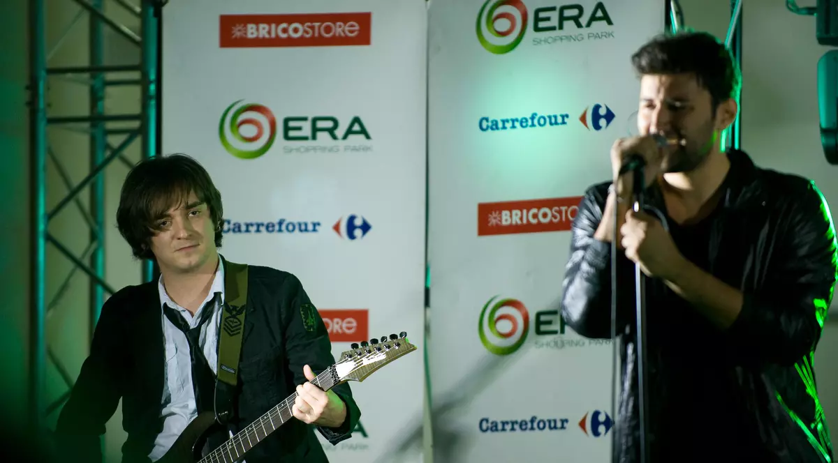 Smiley cântă cu băiatul lui Călin Pop, solistul ”veteranilor” rockului românesc, Celelalte Cuvinte