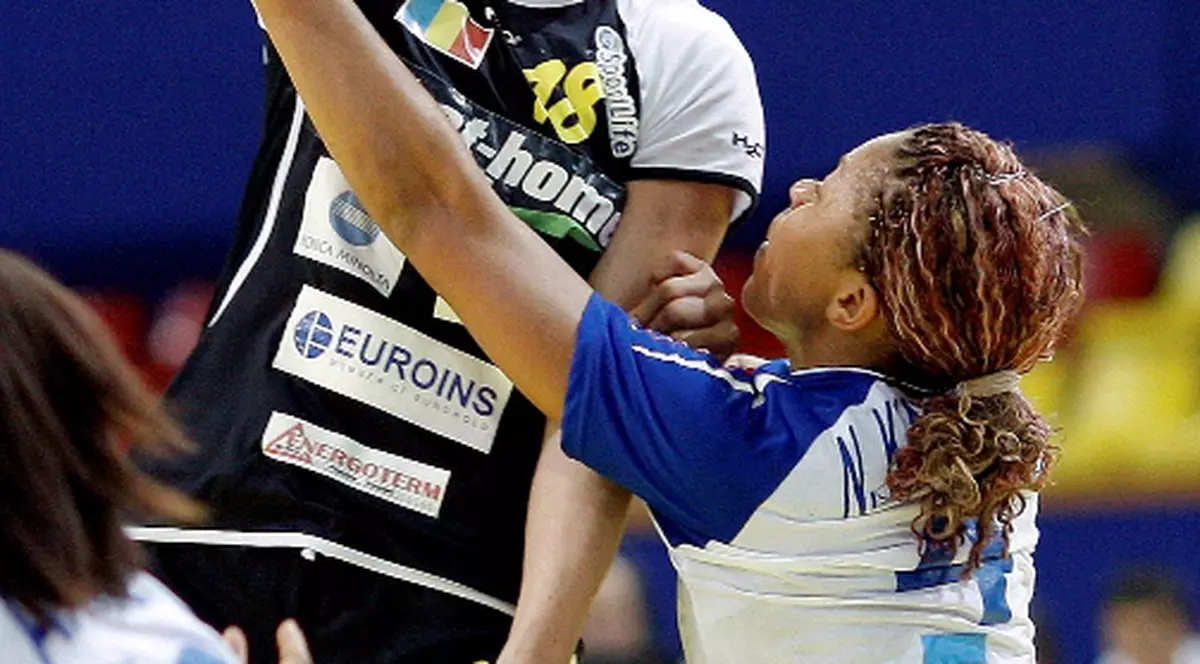 Adina Meiroşu a divorţat de soţul care fugise de acasă!